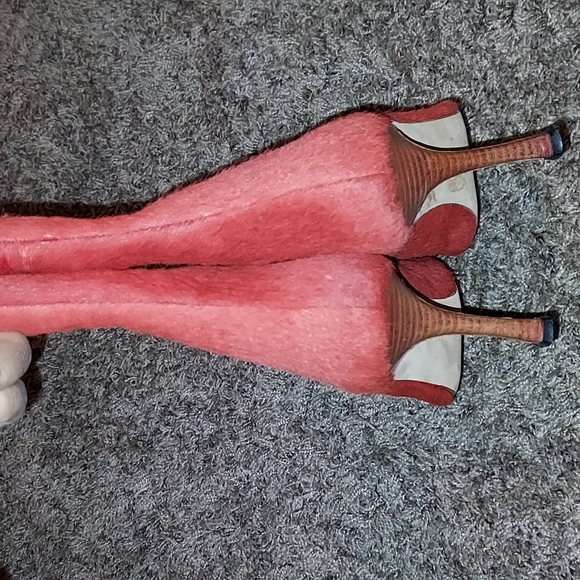MANOLO BLANIK EUC red ponyhair booties - Picture 3 of 9